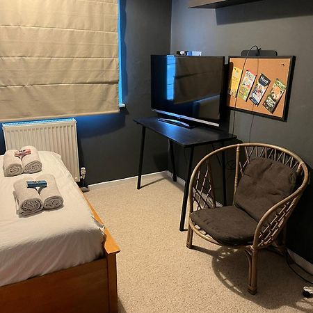 Stylish Double Room In Shared Apartment In Oxfordshire Exterior foto